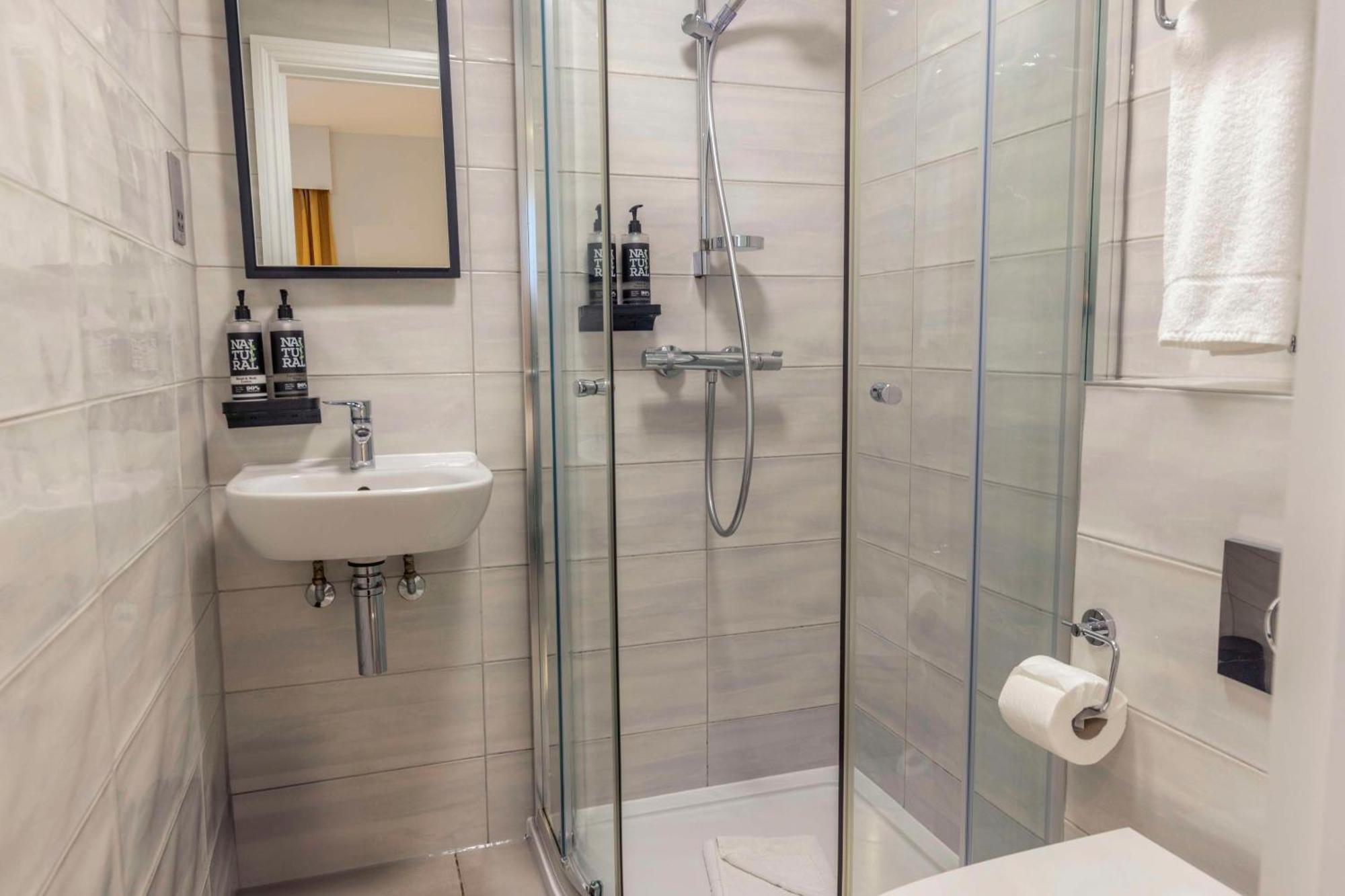 Best Western Kensington Olympia Hotel London Exterior foto