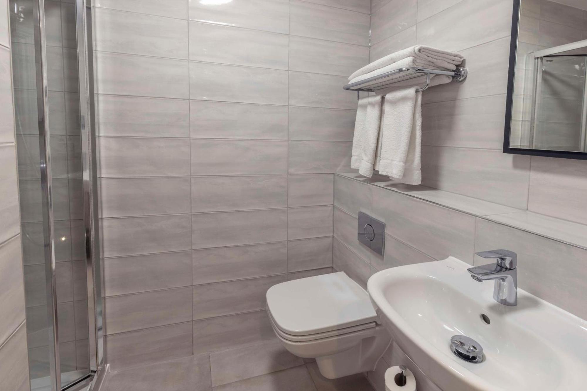 Best Western Kensington Olympia Hotel London Exterior foto