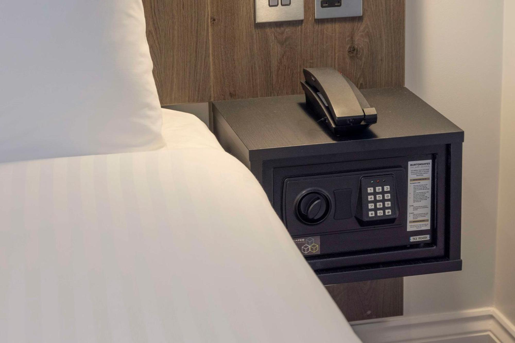Best Western Kensington Olympia Hotel London Exterior foto