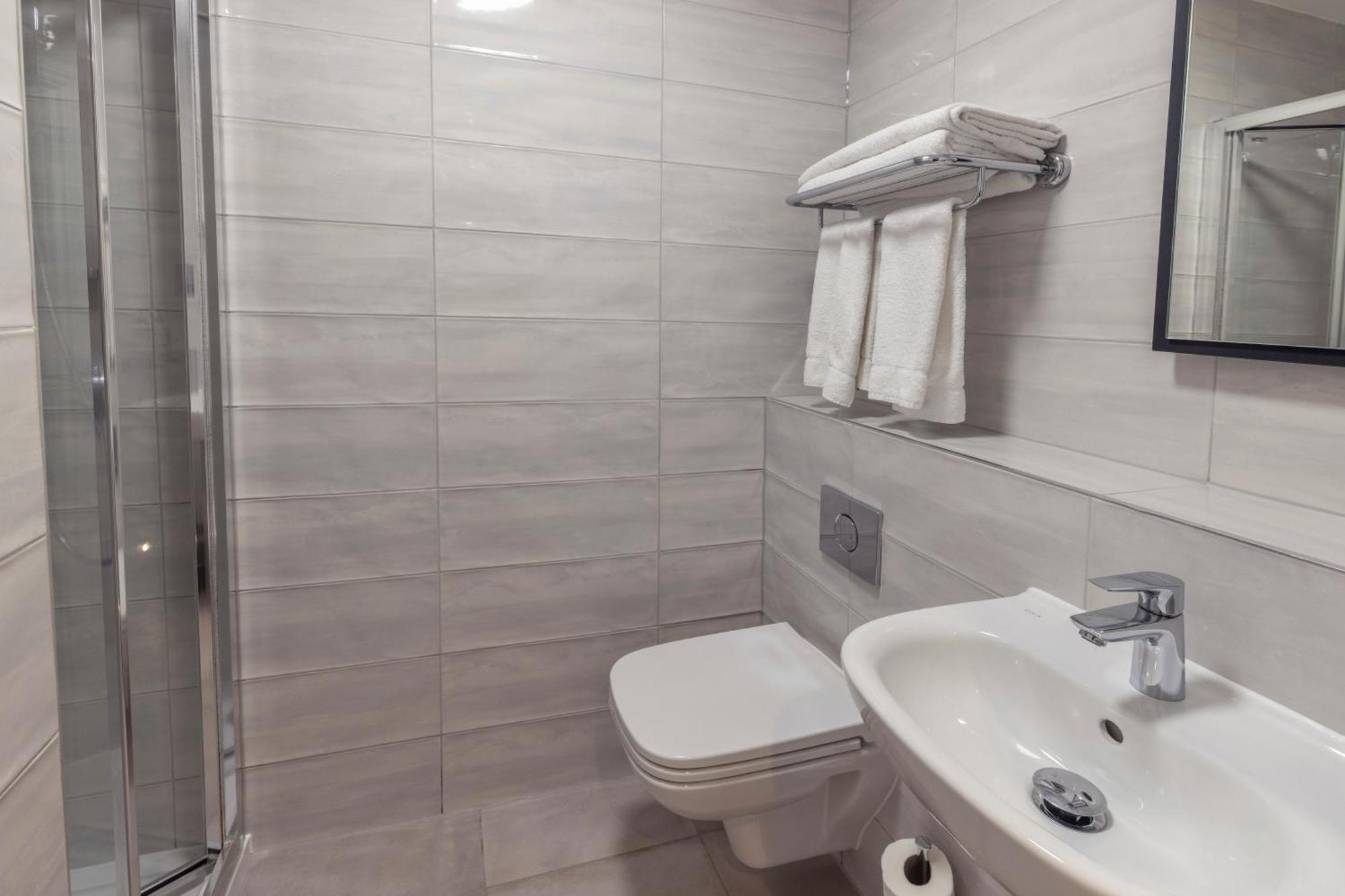 Best Western Kensington Olympia Hotel London Exterior foto